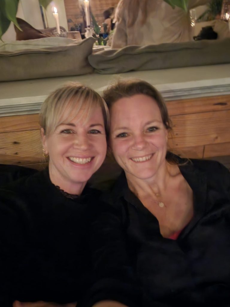 Annemiek en Frouk op hele kracht tijdens de Halve (Marathon)